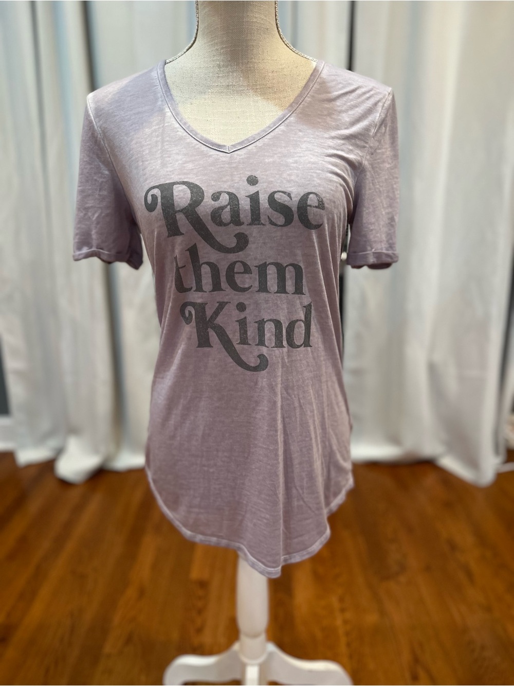 Maurice’s pale purple burnout “Raise them kind” tee women’s size XS EUC